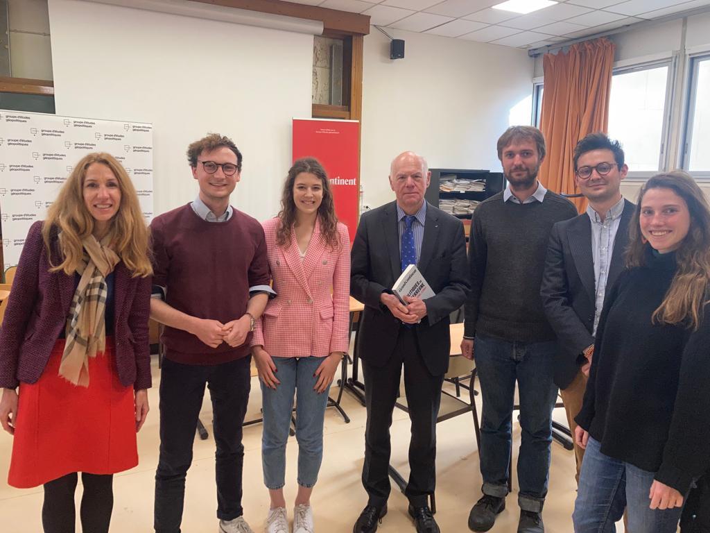 Caroline Kanter (links) und Prof. Norbert Lammert (mitte) mit KAS-Stipendiat(inn)en