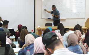 Dr. Ibrahim Frihat giving a lecture.