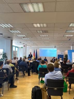 Das Panel diskutiert die Ergebnisse eines Wokshops mit Schülerinnen und Schülern des Clara-Schumann- und Kardinal-Frings-Gymnasiums Bonn