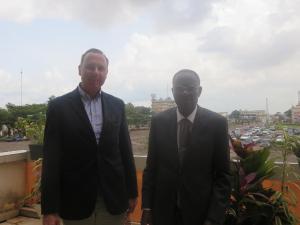 Prof. Dr. Oliver Ruppel, Directeur Résident du programme régional de Konrad Adenauer Stiftung sur la politique climatique et la sécurité énergétique en Afrique Subsaharienne et Mr. Tsimi Evouna, Délégué du Gouvernement à la communauté urbaine de Yaoundé