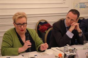 Sirpa Pietikäinen (MEP, EPP) and Niall Bohan (European Commission, DG FISMA)