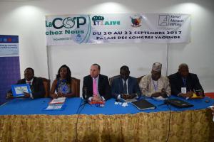 Michel Ndjasana, Point Focal Changements Climatiques a la COMIFAC; Marie Tamoifo Nkom, Presidente de l' Association Jeunesse Verte du Cameroun (AJVC), et Coordinatrice Regionale REJEFAC; Prof Oliver Ruppel Directeur résident de La Fondation Konrad Adenauer ; Thimothée Kagonbe Point focal adjoint UNFCCC, Point Focal GIEC, CPDN, NAMA/Cameroun \r\nHonorable Louis Roger Essola Etoa President of CEFDHAC ; Prof. Amougou Joseph Directeur de Observatoire National sur les changements climatiques (ONACC)