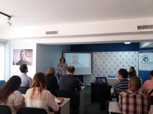 Dr. Sybile Rhodes presenta el periodista y escritor español Juan Pablo Cardenal