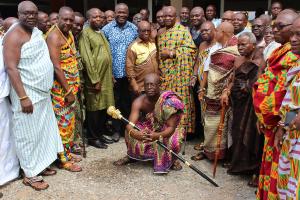 Traditionelle Autoritäten zusammen mit den die Umstrukturierung vorantreibenden Ministern