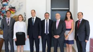 Vorsitzende der chilenischen christdemokratischen Partei (PDC), Senatorin Carolina Goic (2.v.l.) und Dr. Gerhard Wahlers (3.v.l.)