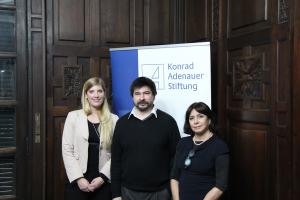 Nuria Hartmann, Nelson Adriazola y la directora del proyecto Patricia Ortiz (de izquierda a derecha)