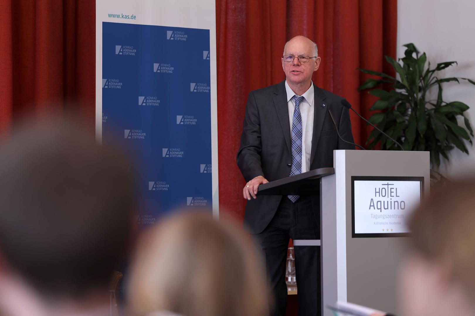 Der Vorsitzende der Konrad-Adenauer-Stiftung, Prof. Dr. Norbert Lammert, führte in das Thema der Tagung ein.