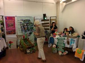 Visitantes de la feria regional: todas las edades representadas.