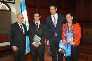 Roberto Molina Barrera, Presidente de la Corte de Constitucionalidad 2014-2015; Gustavo Sigüenza, autor en la obra: “Anuario de Derecho Constitucional Latinoamericano 2014”; Christian Steiner, Director del Programa de Estado de Derecho para Latinoamérica de la KAS;Alejandra Nuño, autora en la obra: Convención Americana sobre Derechos Humanos –Comentario–.