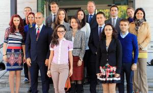 Die Delegation junger Juristen aus Rumänien vor der Akademie der Konrad-Adenauer-Stiftung