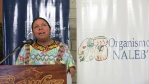 Licda. Licda. Norma Quixtan, expositora invitada a la ceremonia de clausura durante la ponencia “Los retos de las mujeres indígenas en la coyuntura política actual y a futuro en el marco de los espacios de participación política partidista”