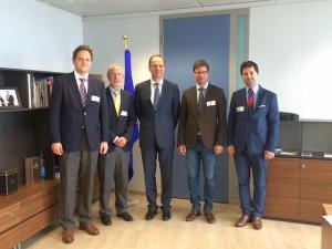 Die Delegation zu Gast beim ungarischen EU-Botschafter Péter Györkös.