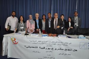 Les intervenants et les membres des deux partenaires KAS et Tounes Al Fatat réunis pour une photo de groupe.