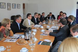 Der Fraktionsvorstand der CDU im Landtag von Baden-Württemberg sowie weitere CDU-Mitglieder des Landtags im Gespräch im KAS-Büro in Ramallah