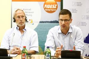 FIDESZ Jugend Sommeruni: Frank Spengler und Gergely Gulyas debattieren mit den Teilnehmern der Veranstaltung