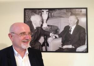 ENTSCHEIDUNG-CvD Eva Keeren im Gespräch mit Michael Mertes, April 2013 - Hintergrund = Adenauer-Ben Gurion-Bild