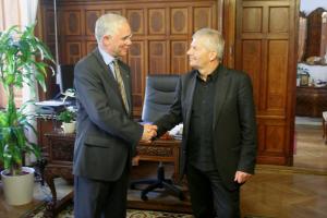 Roland Jahn, der Bundesbeauftragte für die Unterlagen des Staatssicherheitsdienstes der ehemaligen Deutschen Demokratischen Republik, trifft Zoltán Balog, den Minister für Humanressourcen