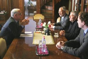 Roland Jahn im Gespräch mit Zoltán Balog sowie Frank Spengler, dem Leiter des Auslandsbüros Ungarn der Konrad-Adenauer-Stiftung