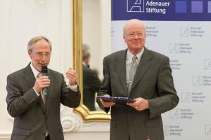 Frank Spengler und Horst Zimmermann schließen die Veranstaltung ab (Andrássy Universität, 20.03.2013)