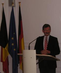 Dr. Hermann Otto Solms bei seinem Vortrag.