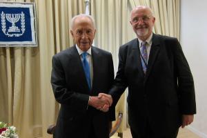 President Shimon Peres and Michael Mertes after the video-recording (August 23, 2012)