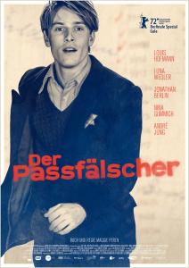 Filmplakat zum Kinofilm Der Passfälscher mit Louis Hofmann als Cioma Schönhaus