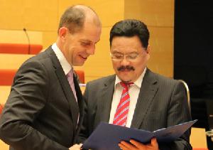 Герхард Ваалерс, Б. Даваадорж