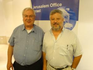 Gershon Baskin (r.) zusammen mit Hanna Siniora, dem palästinensischen Ko-Direktor des IPCRI, bei einer gemeinsamen Veranstaltung von IPCRI und KAS Israel am 27. September 2011