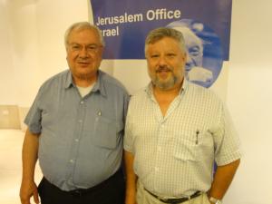 Gershon Baskin (r.) with Hanna Siniora, the palestinian Co-Director of IPCRI, at a conference jointly sponsored by IPCRI and KAS Israel