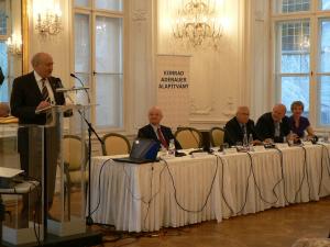 Hans Kaiser eröffnet die Konferenz