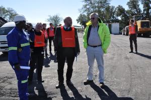 Günter Nooke beim Besuch einer Chrom-Mine der Firma LanXess in Südafrika.