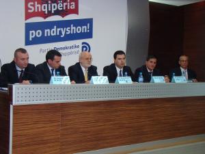 Der Bürgermeister von Tirana und ehemaliger Innenminister Albaniens, Lulzim Basha auf eine Veranstaltung im Oktober 2010, bei der DP-Zentrale in Tirana / ALBANIEN.