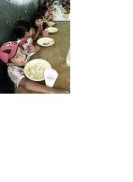 Niños comiendo