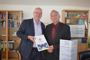 Norbert Beckmann-Dierkes und S.E.Radko Vlajkov im KAS Büro Belgrad