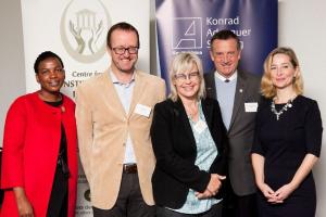 Phephelaphi Dube (CFCR), Prof. Jaap de Visser (DOI), Annelize Crosby (Agris SA), Prof. Erwin Schwella (SPL), Christina Teichmann (KAS)