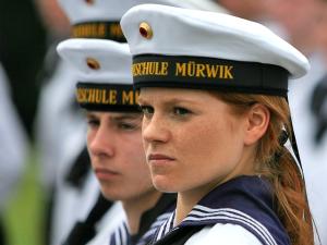 Vereidigung von Offiziersanwärterinnen in der Marineschule Mürwik