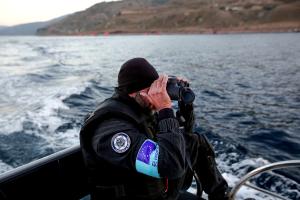 Portugiesischer Polizist in FRONTEX-Mission vor der griechischen Insel Lesbos