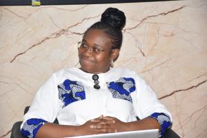 La consultante en ressources humaines Ariane Dogue Quenum écoute les boursiers dresser leur profil