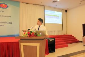 One of the experts at his presentation