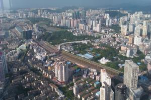 Die chinesische Stadt Shenzhen, gesehen vom Meridian View Centre Observatory.