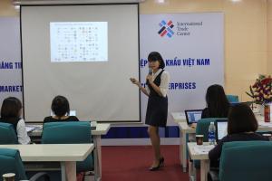 Ms. Hoang Ngoc Oanh during her presentation