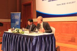 Head of KAS Vietnam Peter Girke in the discussion