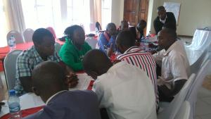 Insgesamt 36 Jugendliche und Führungspersönlichkeiten verschiedener Parteien kamen für die Veranstaltung im Dados Hotel in Kisii zusammen.