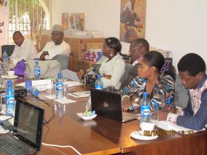 Teilnehmer des Runden Tisches bei der Diskussion über die Umfrage 'Nigeria of my Dream'