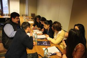 Politische Herausforderungen in Armenien: Vorteile und Chancen des parlamentarischen Systems