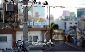 Ein Elektrizitätsmast in Tokio | Foto: Andrew/Flickr