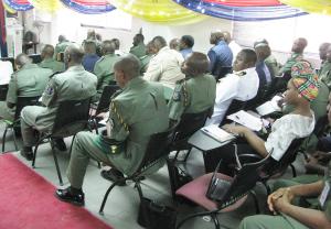Teilnehmer des durch die Konrad-Adenauer-Stiftung in Nigeria unterstützen Konflikt-Workshops an der Logistikschule des nigerianischen Militärs (Nigerian Army College of Logistics, NACOL) vom 11.-15. Mai 2015.