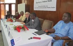Podium der Roundtable-Diskussion "Security in a federal state" am 4. November 2014 in Ibadan.