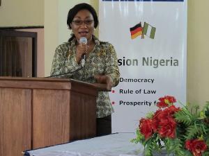 Dr. Naomi Akpan-Ita während ihres Vortrags anlässlich des Trainings des NSCDC in Calabar im August 2014.