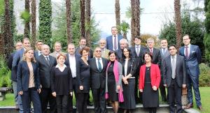 The Azerbaijan-Georgia-Turkey Triangle \r\nGruppenbild der Konferenzteilnehmer